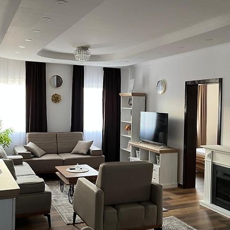 Airport Sky Apartments Lux Белград Экстерьер фото