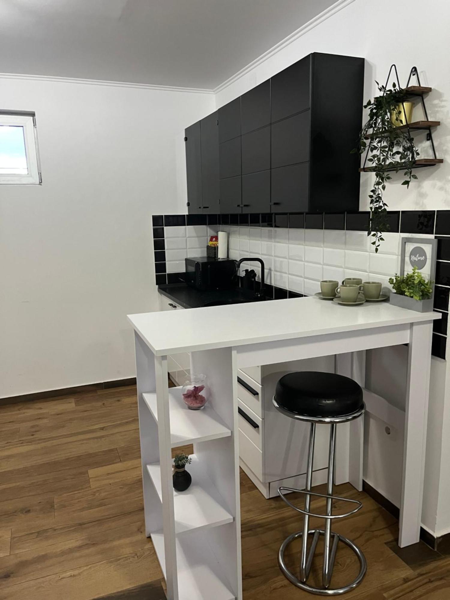 Airport Sky Apartments Lux Белград Экстерьер фото